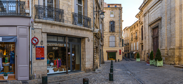 In der Altstadt von
                                            Pezenas, Languedoc,
                                            Frankreich Kugelpanorama in
                                            der südfranzösischen
                                            Molièrestadt.