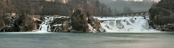 Langzeitbelichtung am Rheinfall
                                          bei extremen Niedrigwasser
